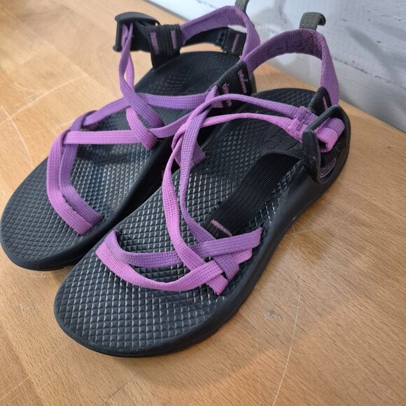 Chaco Girls Adjustable Strap Sandals Black & Purple Size 2 Outdoor Comfort Durab - Picture 3 of 5